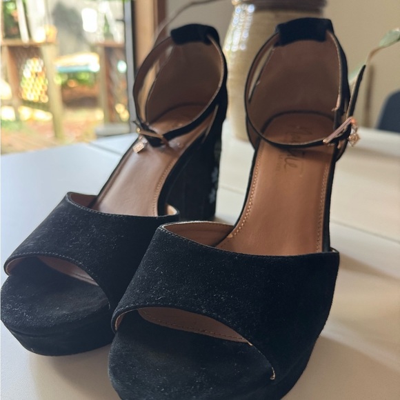 Nanette Lepore Viola Black Velvet Floral Platform Heels - Picture 10 of 15